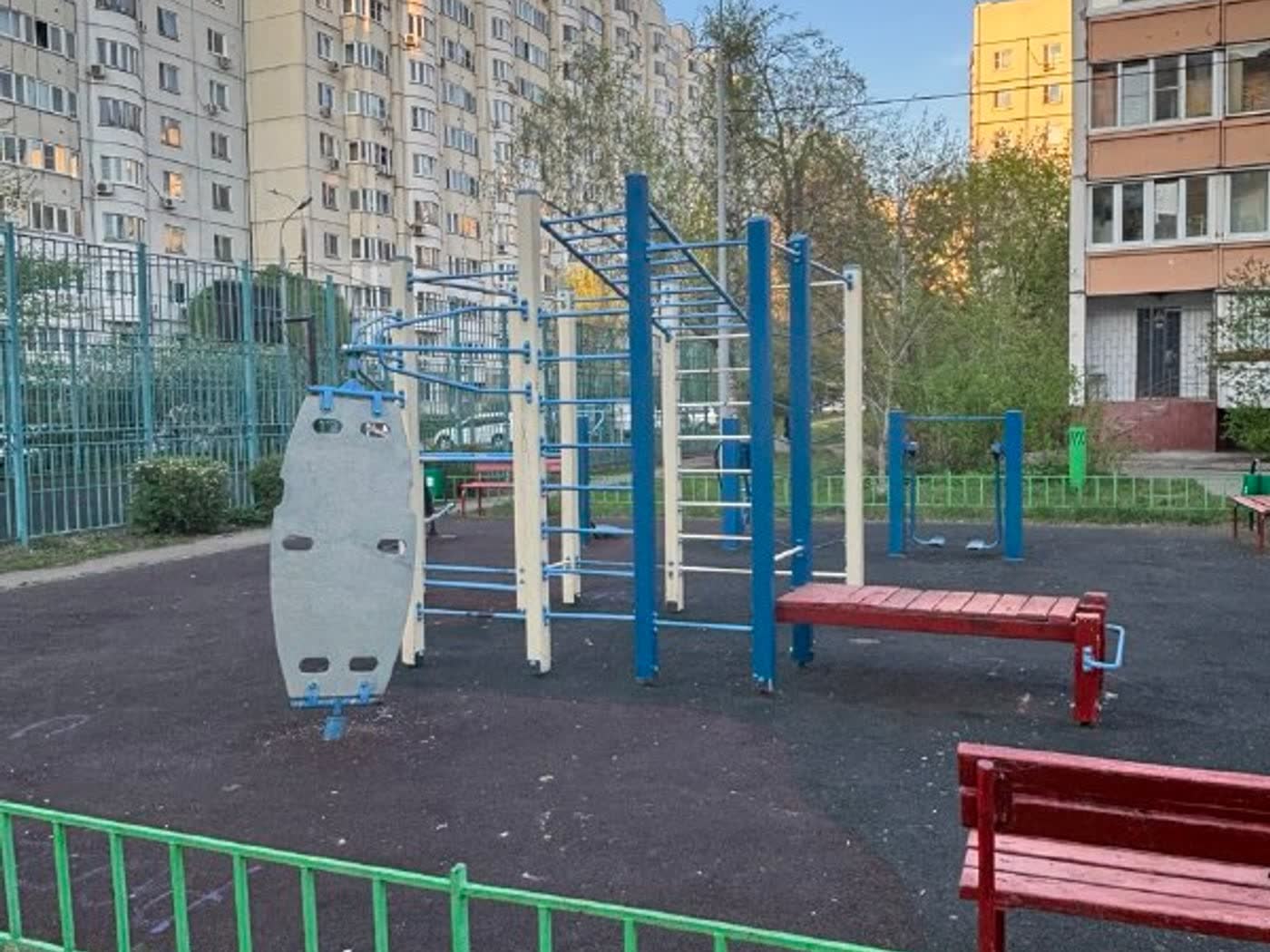 Майдонҳои workout барои ҳавлӣ, мактаб ва боғ