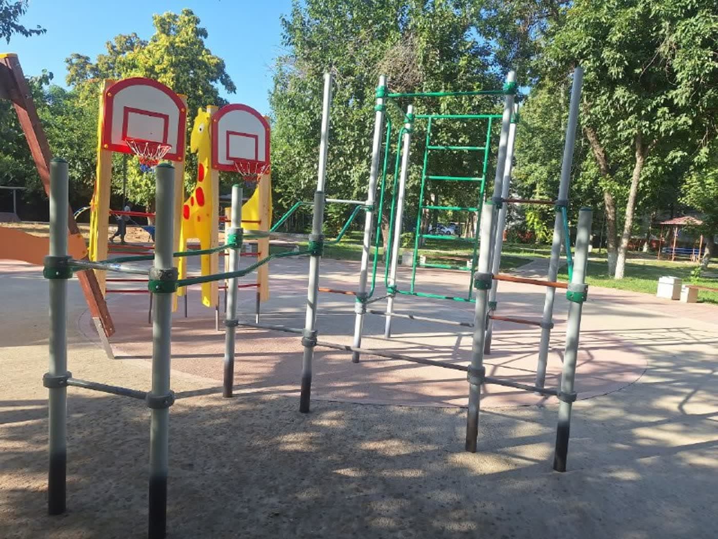 Ko‘cha sport maydoni uchun bruslar