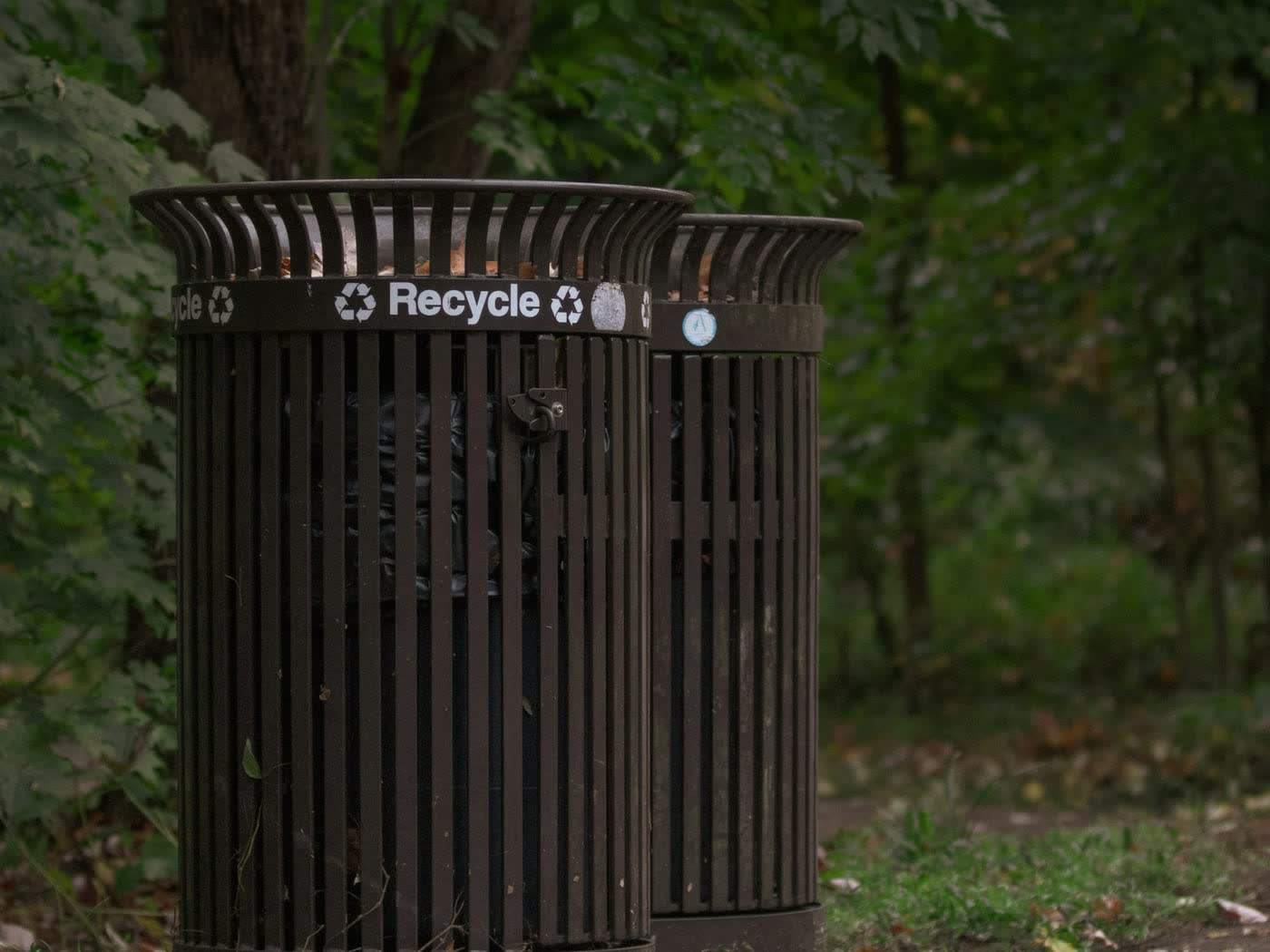 Park, hovli va bolalar maydonlari uchun ko‘cha axlat qutilari